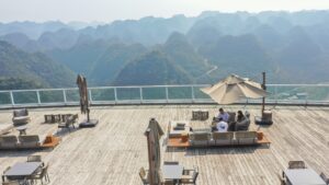 Chinese tourists pick cheaper destinations, fueling local spending