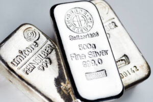 Silver (XAG) Daily Forecast: Gains Traction at $29; Bullish Reversal or Sell-off?