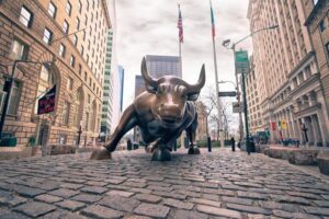 S&P 500 Nears Record High as Fed Signals Imminent Rate Cuts: Market Analysis