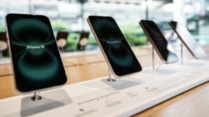 This is the key figure traders are watching in Apple's earnings report